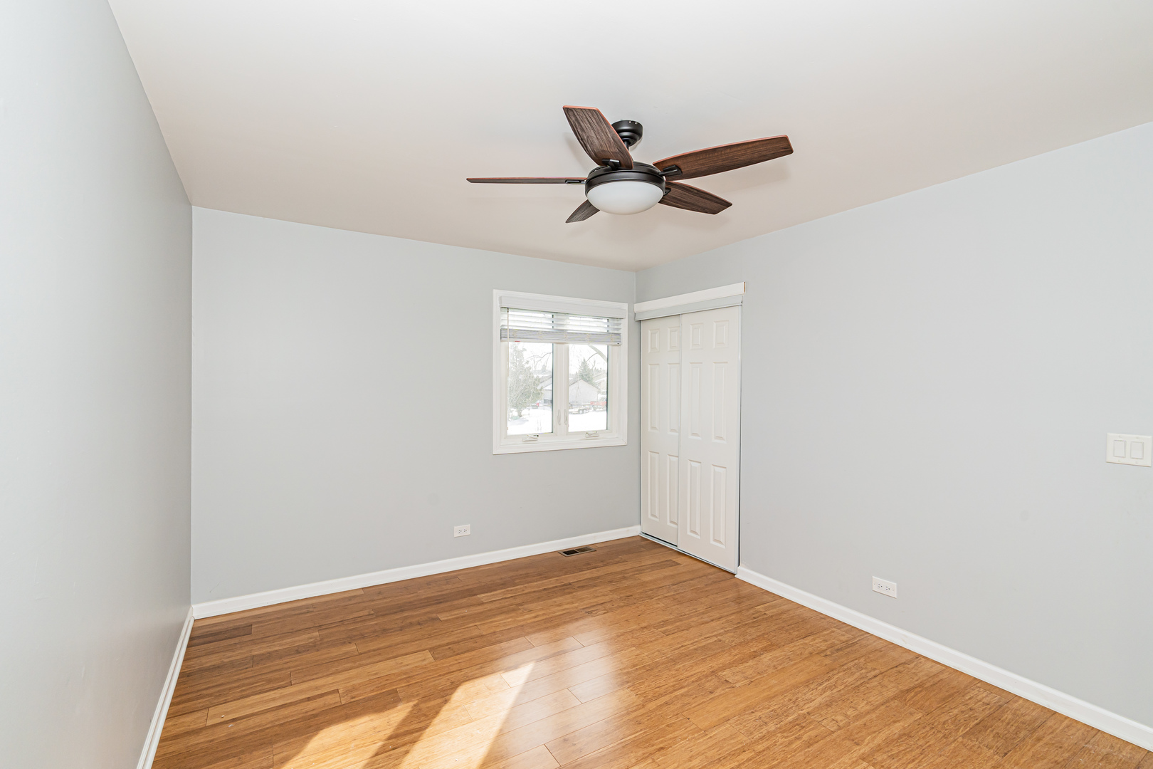 548 Harbor Terrace Bartlett, IL 60103 - Photo 26 of 42 a view of a big room with wooden floor and windows in a room