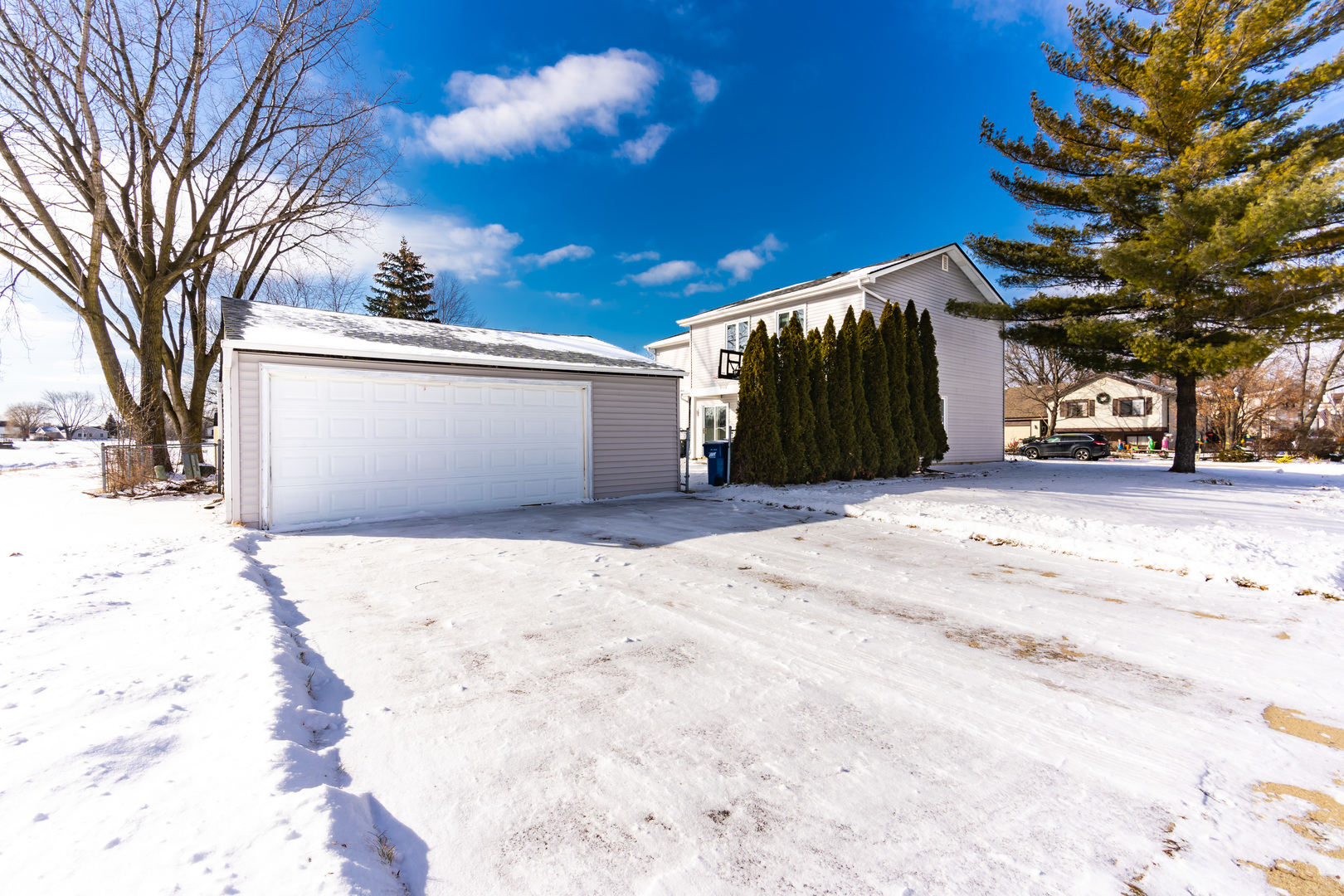548 Harbor Terrace Bartlett, IL 60103 - Photo 36 of 42 a view of garage with a house