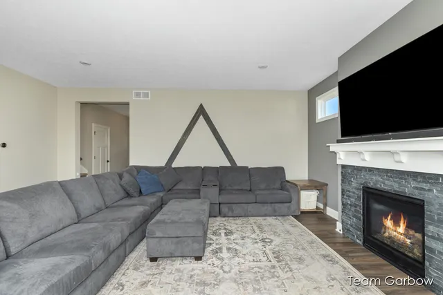 $679,900 | 1757 Julienne Court, Byron Center, MI 49315