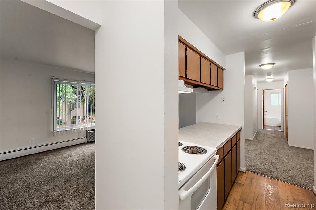 384 West Drahner Road, Unit B8 Oxford, MI 48371 - Photo 6 of 32 Gallery Image 6