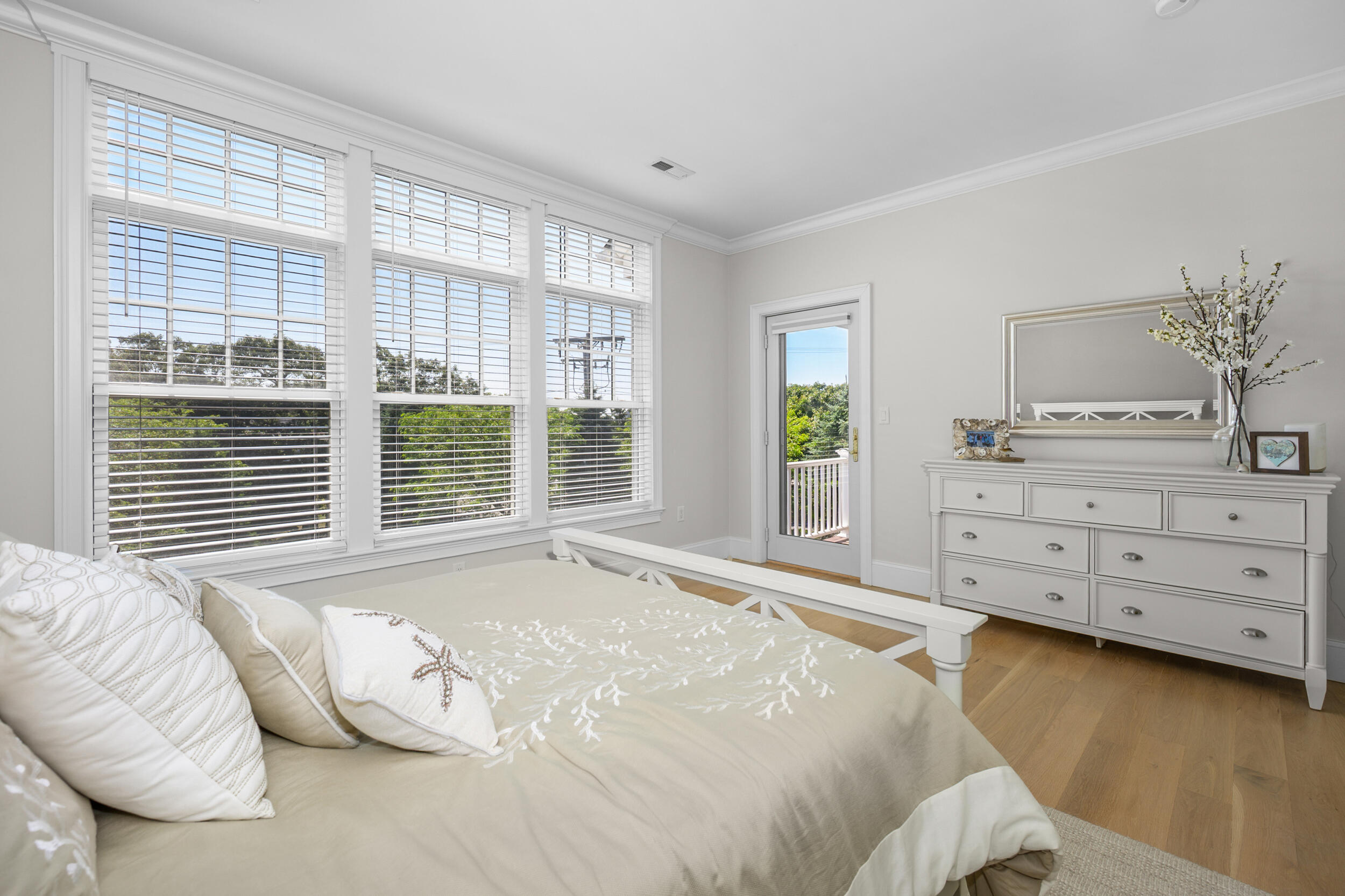 780 Craigville Beach Road, Unit D2 Centerville, MA 02632 - Photo 14 of 31 a bedroom with a bed and a window