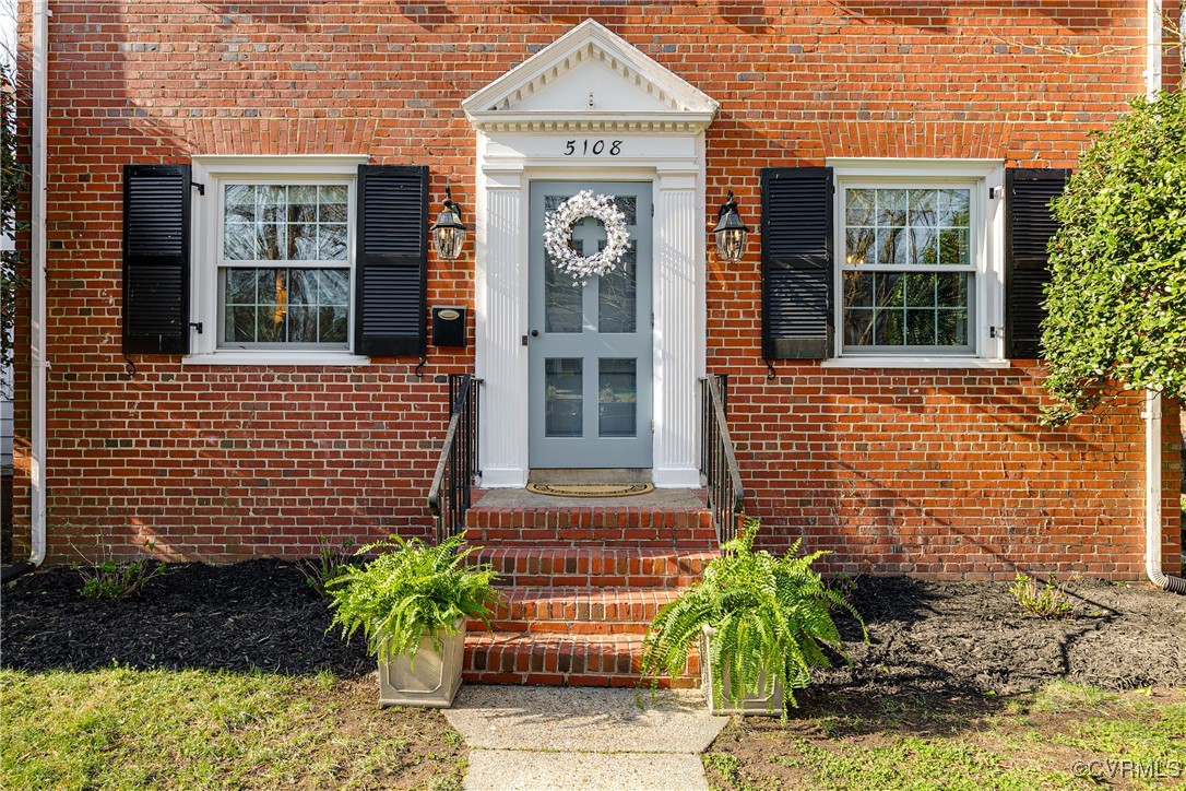 5108 King William Road Richmond, VA 23225 - Photo 2 of 38 a front view of a house with a garden