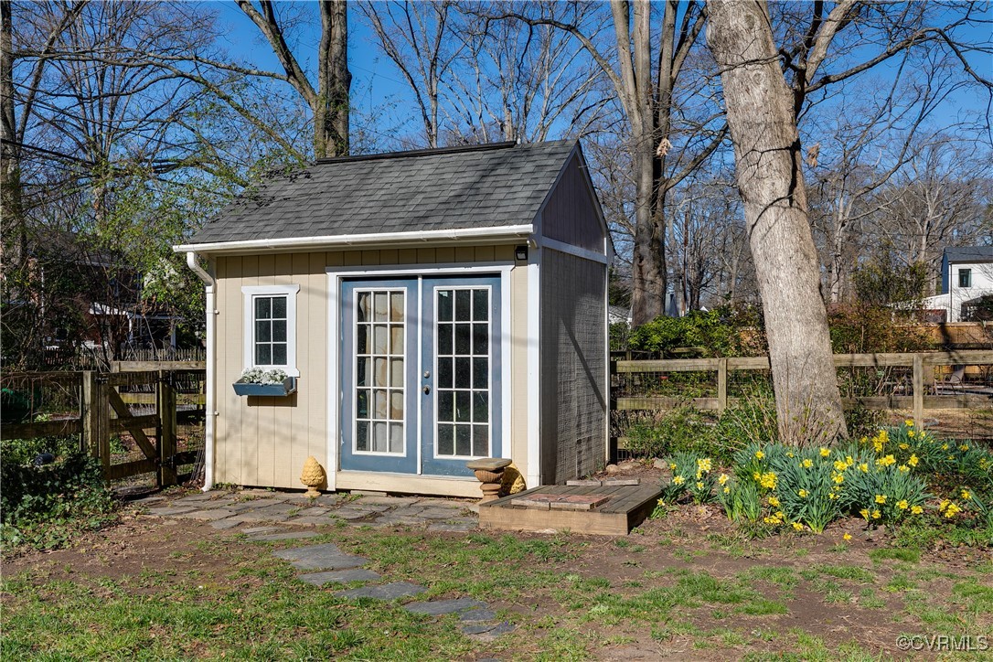 5108 King William Road Richmond, VA 23225 - Photo 35 of 38 a front view of a house with a garden and plants