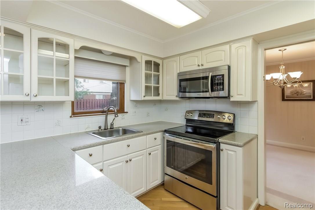 642 Perrien Place Grosse Pointe, MI 48236 - Photo 14 of 44 014-Kitchen-2185668-large.jpg