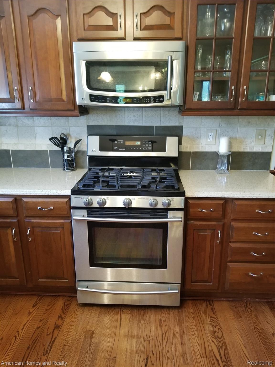 3073 Bolton Road Lapeer, MI 48446 - Photo 17 of 42 Gas Range
