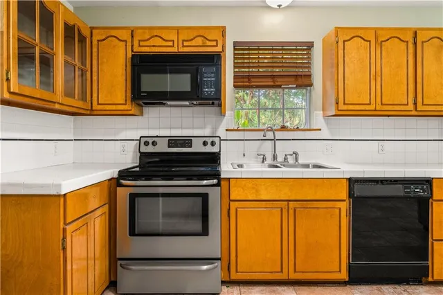 $300,000 | 105 Hilda Lane, Marksville, LA 71351