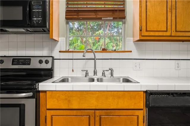 $300,000 | 105 Hilda Lane, Marksville, LA 71351