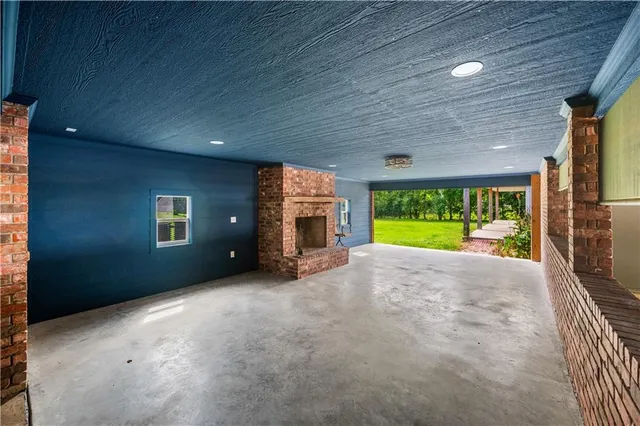 $300,000 | 105 Hilda Lane, Marksville, LA 71351