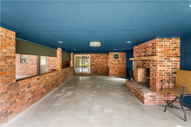 $300,000 | 105 Hilda Lane, Marksville, LA 71351