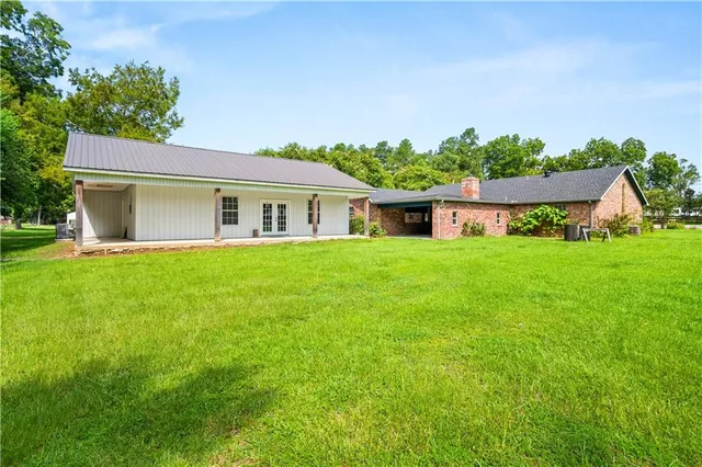 $300,000 | 105 Hilda Lane, Marksville, LA 71351