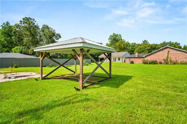 $300,000 | 105 Hilda Lane, Marksville, LA 71351
