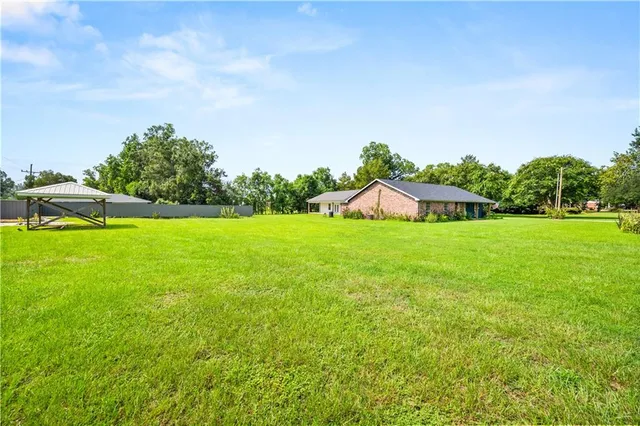 $300,000 | 105 Hilda Lane, Marksville, LA 71351