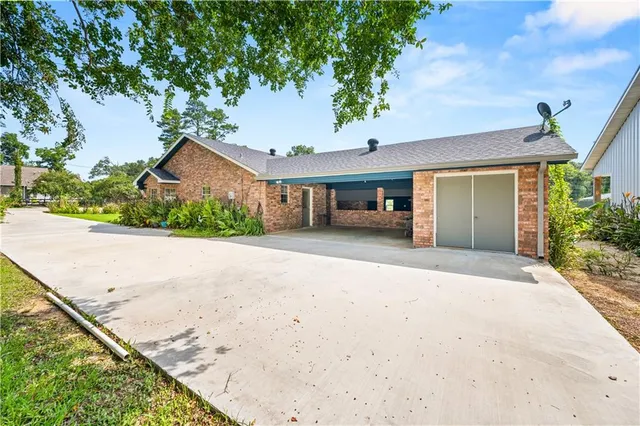 $300,000 | 105 Hilda Lane, Marksville, LA 71351