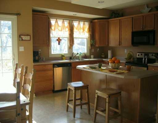 646 Waterdam Road Canonsburg, PA 15317 - Photo 4 of 8 Kitchen.