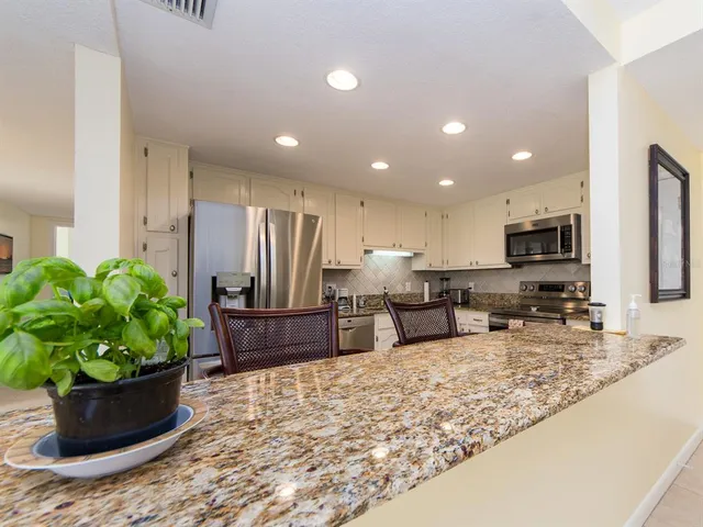 $5,750 | 675 South Gulfview Boulevard, Unit 902, Clearwater Beach, FL 33767