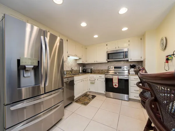 $5,750 | 675 South Gulfview Boulevard, Unit 902, Clearwater Beach, FL 33767