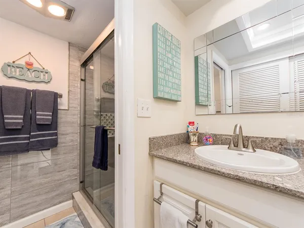 $5,750 | 675 South Gulfview Boulevard, Unit 902, Clearwater Beach, FL 33767