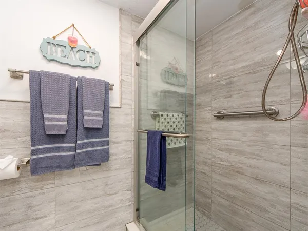 $5,750 | 675 South Gulfview Boulevard, Unit 902, Clearwater Beach, FL 33767