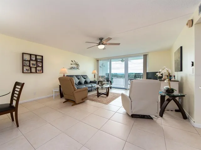 $5,750 | 675 South Gulfview Boulevard, Unit 902, Clearwater Beach, FL 33767