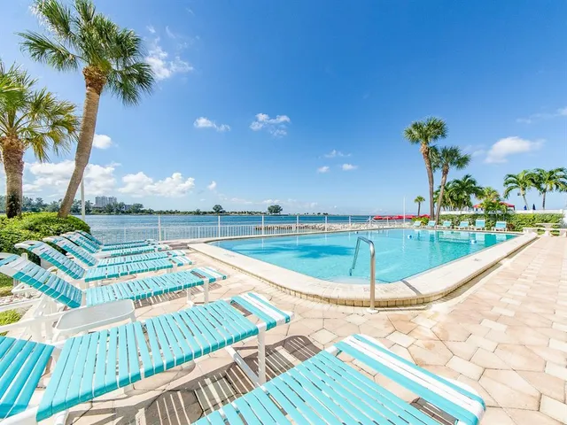 $5,750 | 675 South Gulfview Boulevard, Unit 902, Clearwater Beach, FL 33767