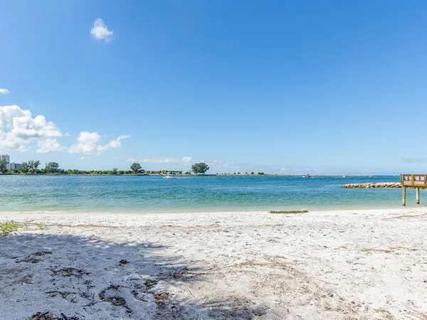 $5,750 | 675 South Gulfview Boulevard, Unit 902, Clearwater Beach, FL 33767