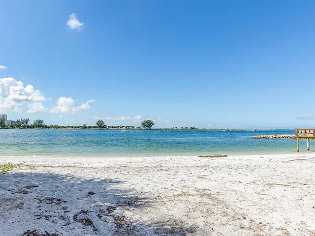 $5,750 | 675 South Gulfview Boulevard, Unit 902, Clearwater Beach, FL 33767