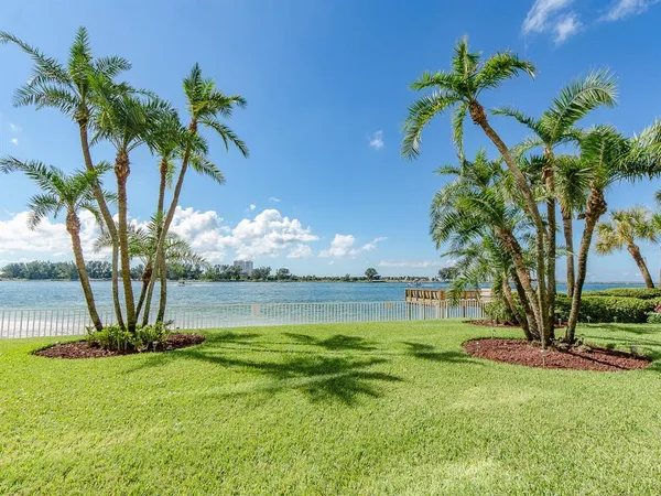 $5,750 | 675 South Gulfview Boulevard, Unit 902, Clearwater Beach, FL 33767