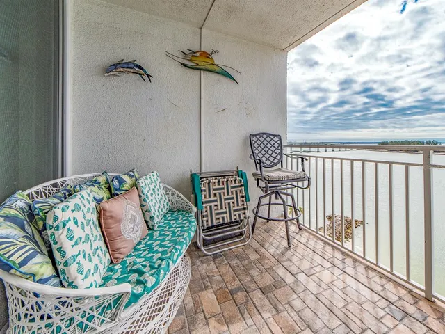 $5,750 | 675 South Gulfview Boulevard, Unit 902, Clearwater Beach, FL 33767