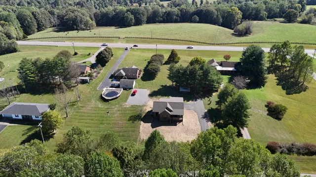 $379,900 | 158 Fox Run Lane, Lafayette, TN 37083