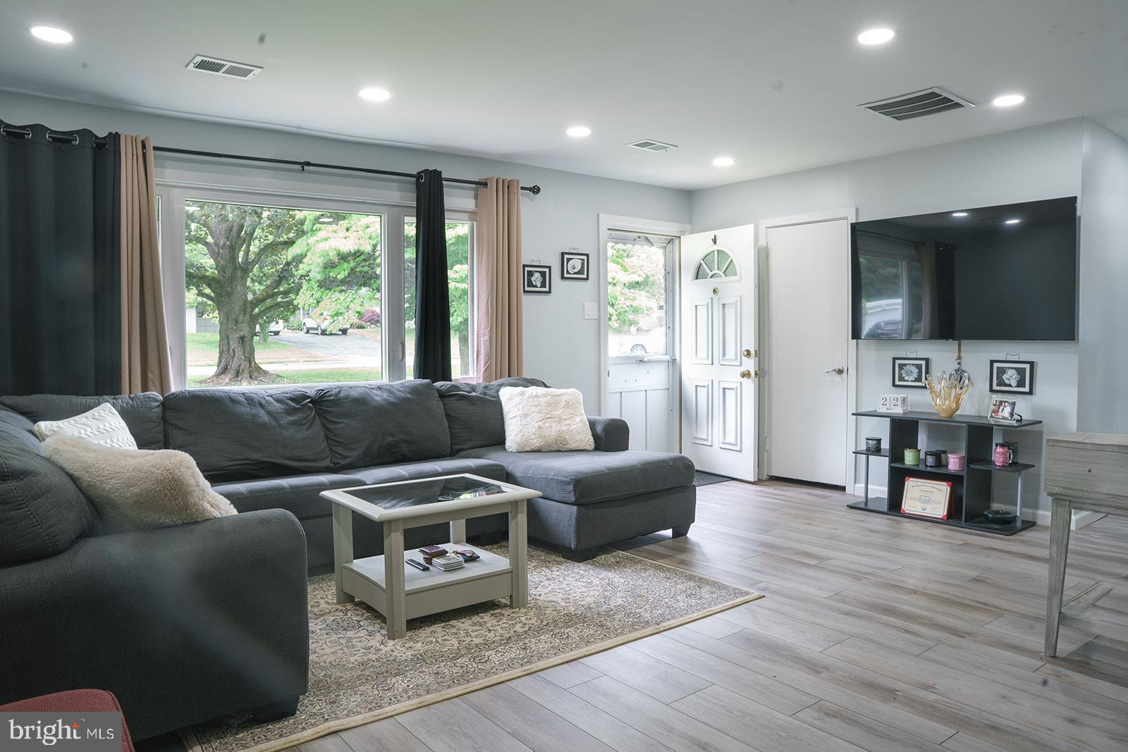 757 Jane Road Jenkintown, PA 19046 - Photo 2 of 34