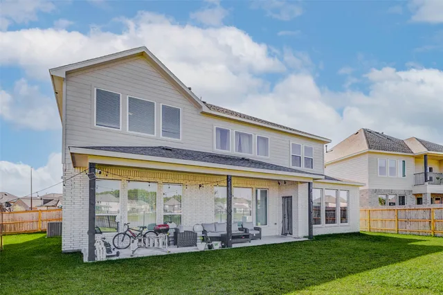a view of an house with backyard porch and garden