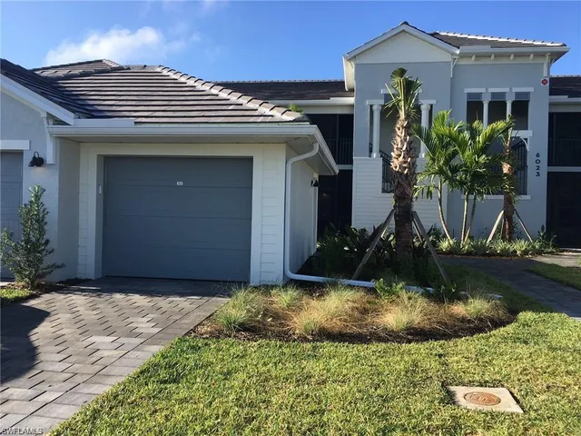 a front view of house with yard