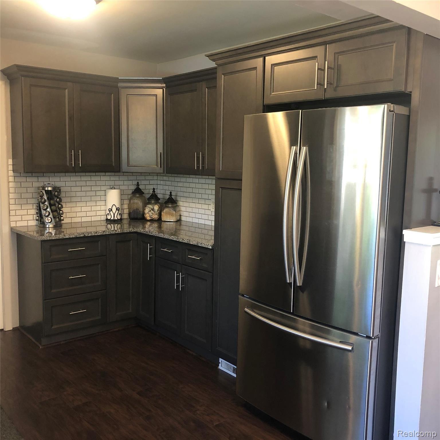 6474 Greer Road West Bloomfield, MI 48324 - Photo 5 of 29 6474 Greer kitchen 4.jpg
