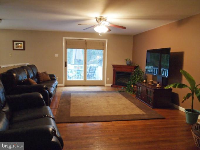 176 Ebenezer Road Bluemont, VA 20135 - Photo 22 of 30 Living Room
