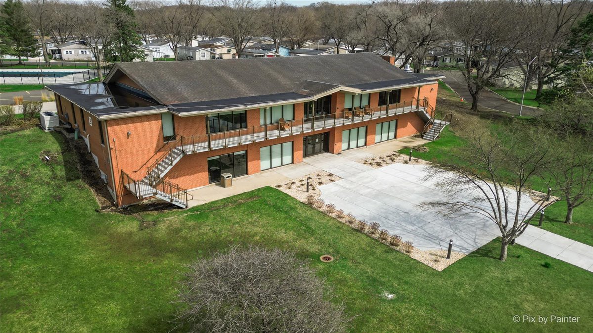 173 Northshore Road Elgin, IL 60123 - Photo 27 of 39 an aerial view of residential houses with outdoor space and trees