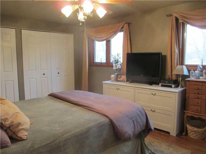 134 Parkedge Road Green Tree, PA 15220 - Photo 13 of 21 Master Bedroom.