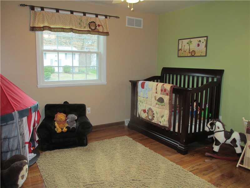 134 Parkedge Road Green Tree, PA 15220 - Photo 15 of 21 Bedroom.