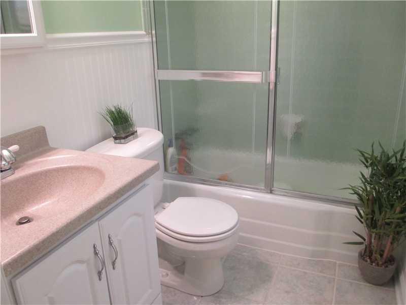 134 Parkedge Road Green Tree, PA 15220 - Photo 18 of 21 Full Bath.
