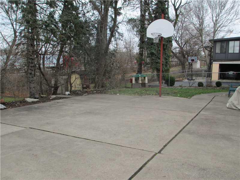 134 Parkedge Road Green Tree, PA 15220 - Photo 20 of 21 Yard/Garden.