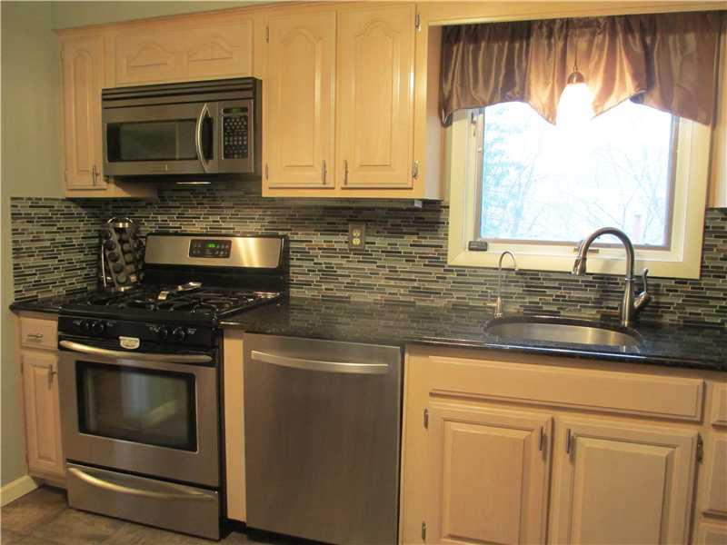 134 Parkedge Road Green Tree, PA 15220 - Photo 7 of 21 Kitchen.