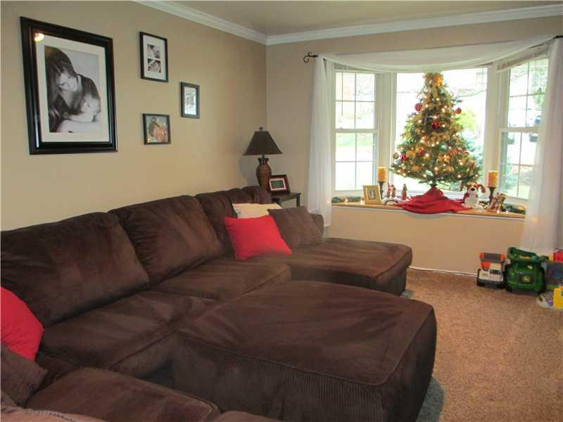 134 Parkedge Road Green Tree, PA 15220 - Photo 8 of 21 Family Room.