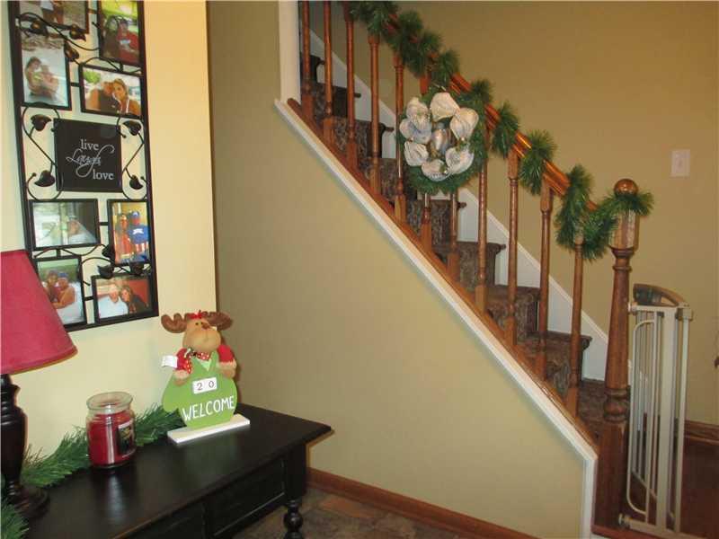 134 Parkedge Road Green Tree, PA 15220 - Photo 10 of 21 Entry/Foyer.