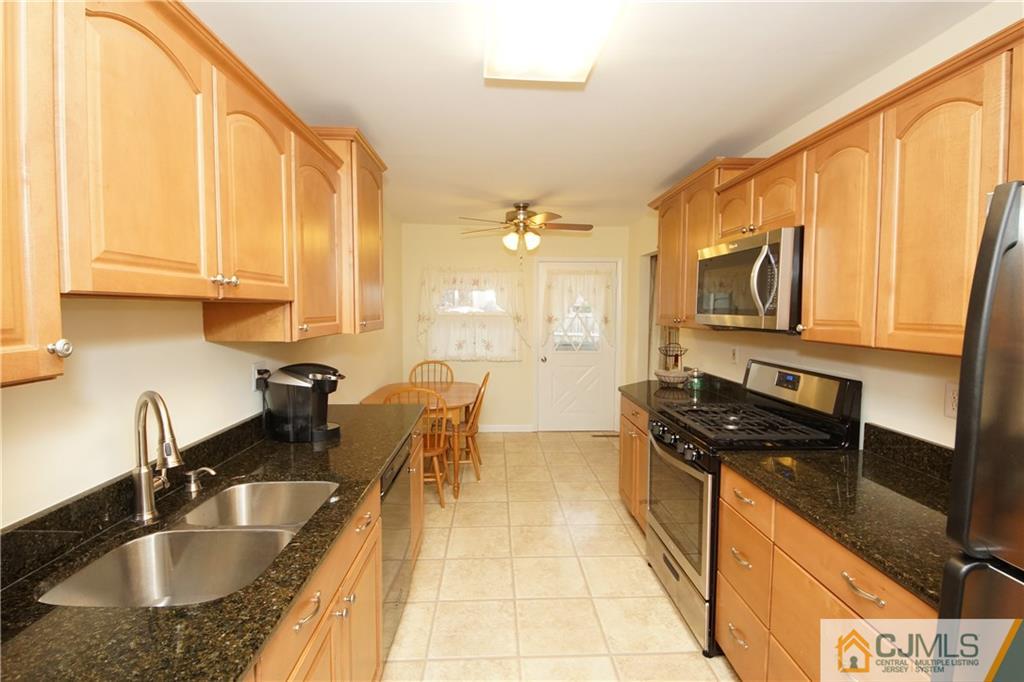 7 Constable Road Kendall Park, NJ 08824 - Photo 11 of 25 Gallery Image 11