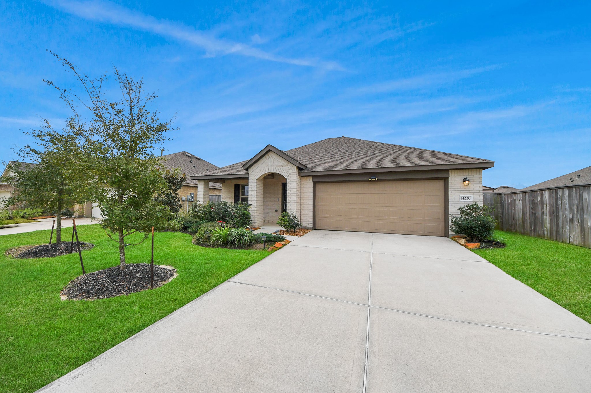 14230 Elrington Holw Trail Rosharon, TX 77583 - Photo 4 of 42