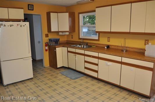 7240 Frith Road St. Clair, MI 48079 - Photo 3 of 9 31184589-2.jpg