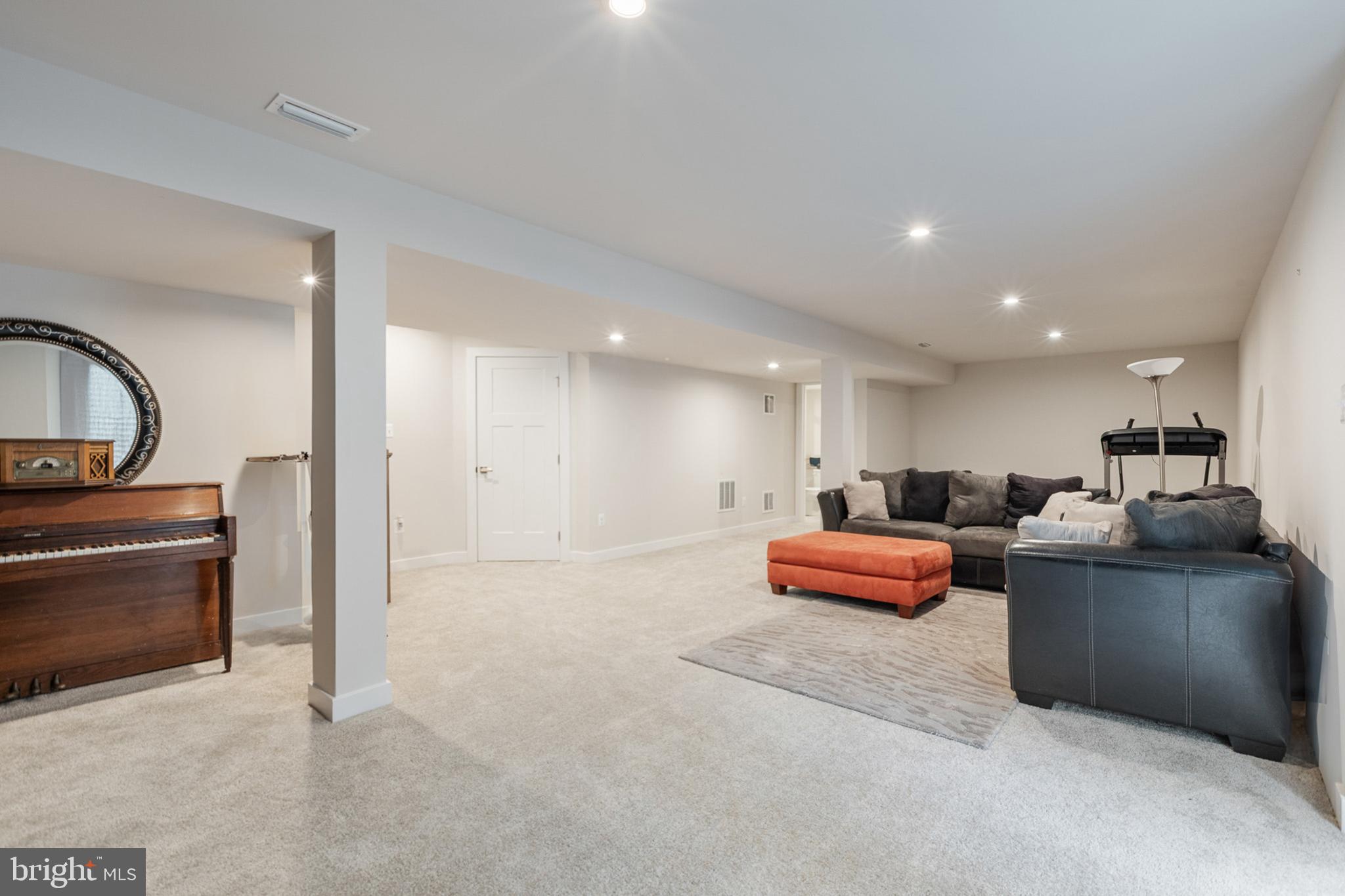 300 Jasper Way Middletown, DE 19709 - Photo 31 of 34 a living room with furniture and a couch
