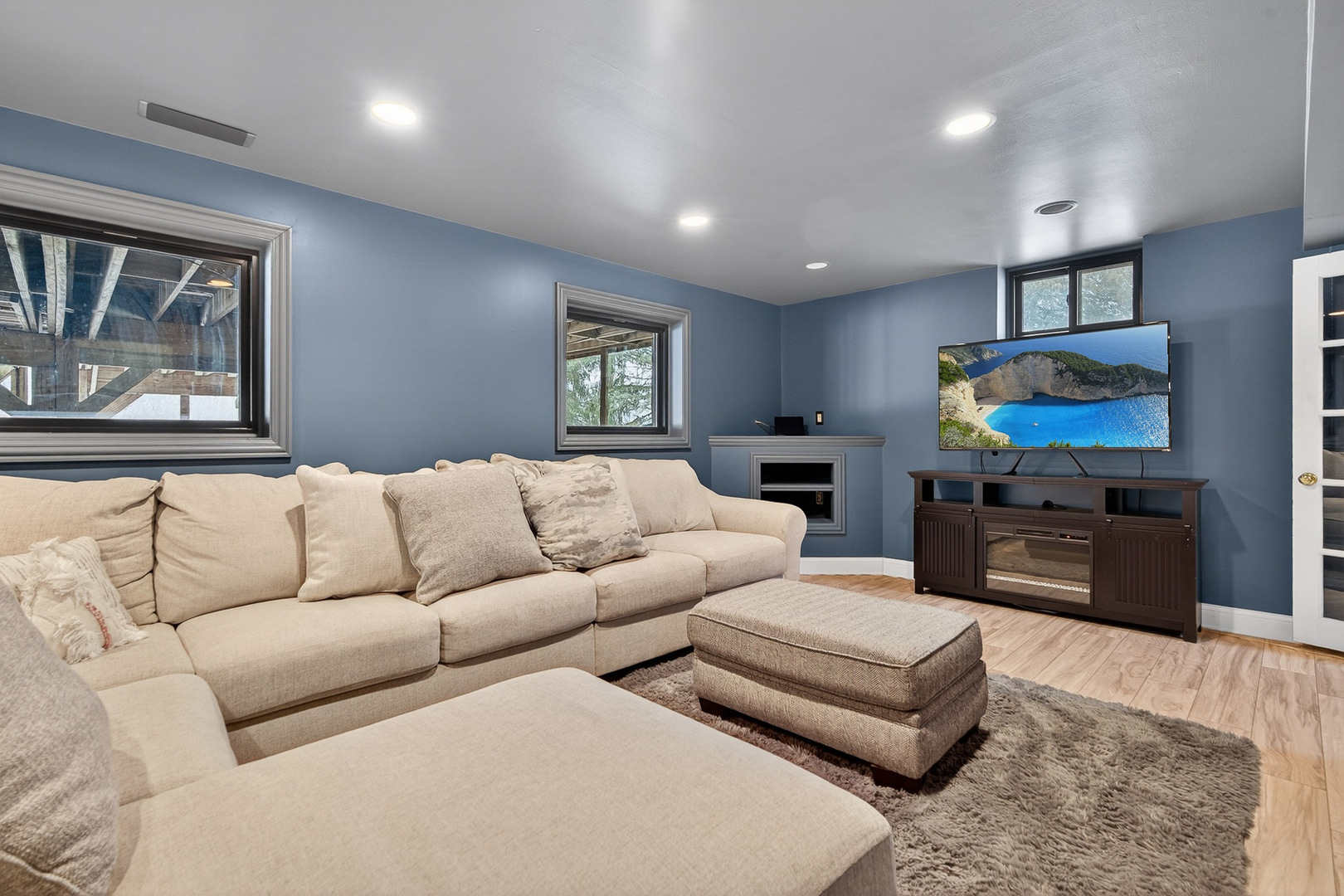 1275 Country Club Road Lake Zurich, IL 60047 - Photo 29 of 49 a living room with furniture and a flat screen tv