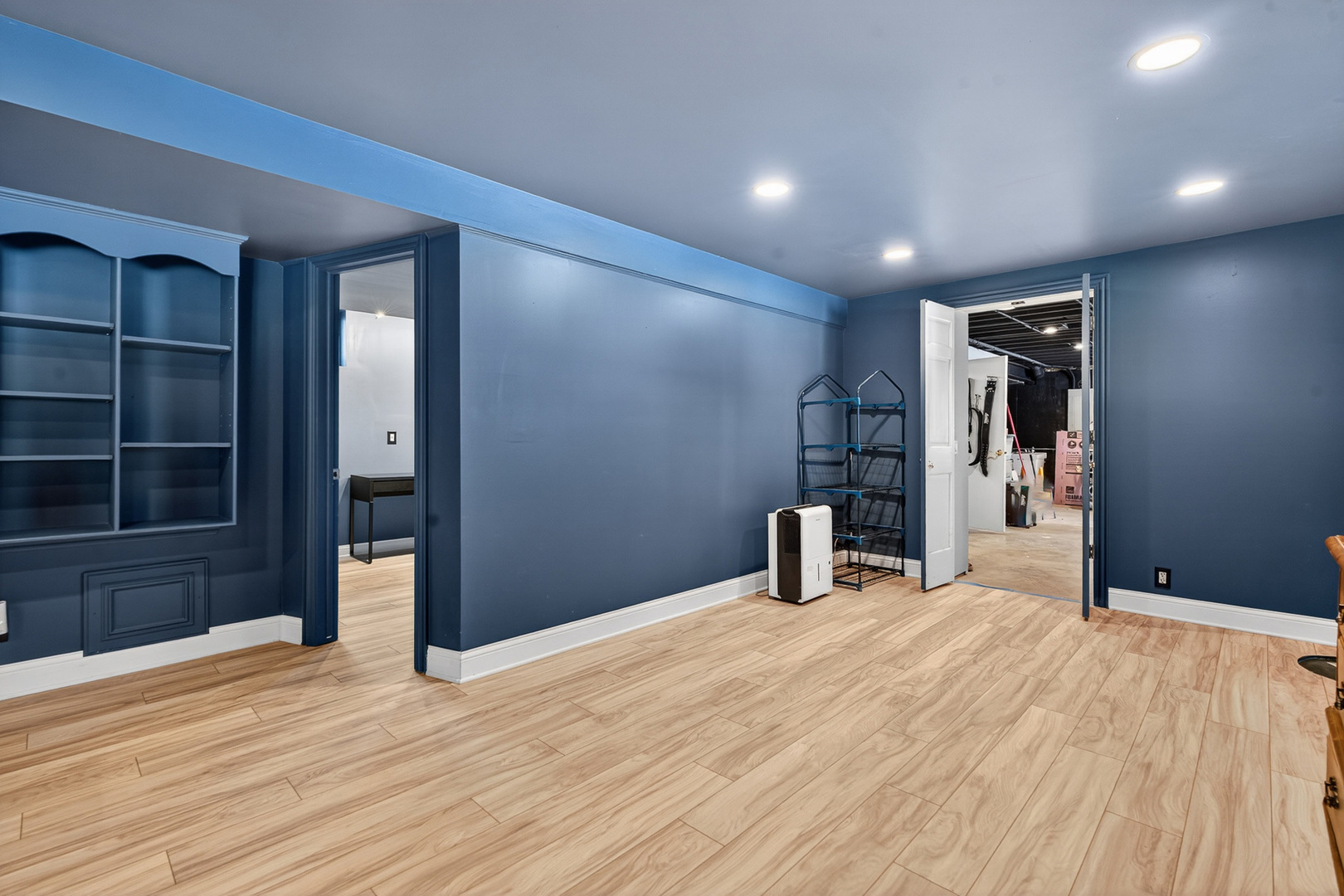 1275 Country Club Road Lake Zurich, IL 60047 - Photo 31 of 49 a room with a bed and cabinets