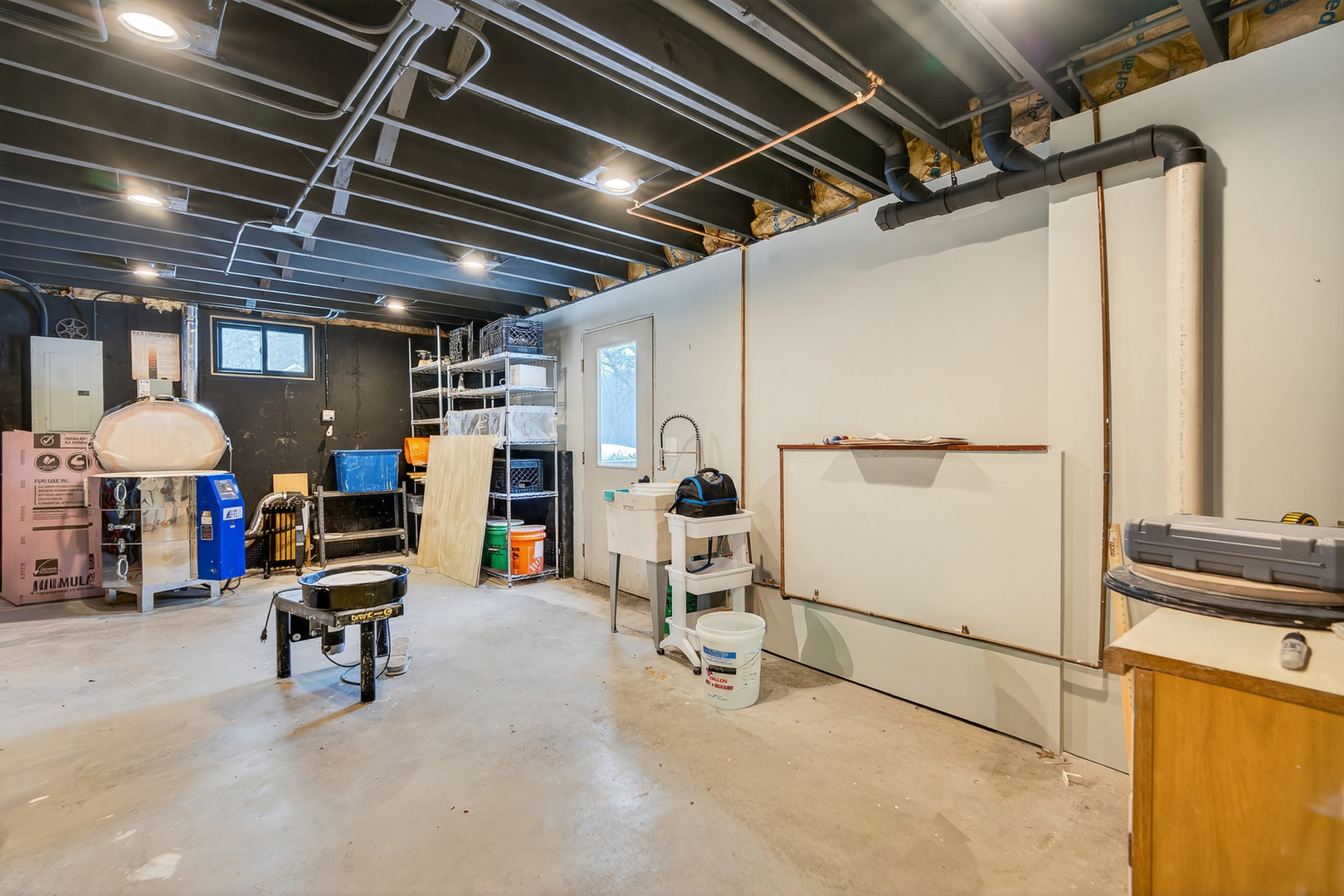1275 Country Club Road Lake Zurich, IL 60047 - Photo 33 of 49 a view of a room with gym equipment