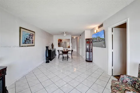 $229,900 | 455 Paradise Isle Boulevard, Unit 104, Hallandale Beach, FL 33009